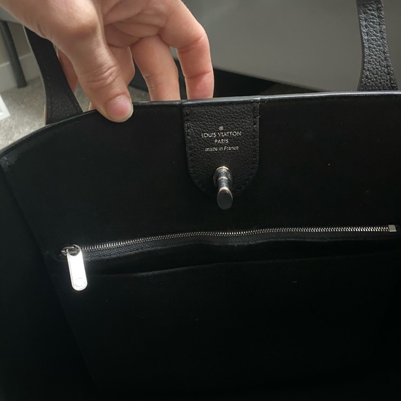 Louis Vuitton - Picture 4 of 6